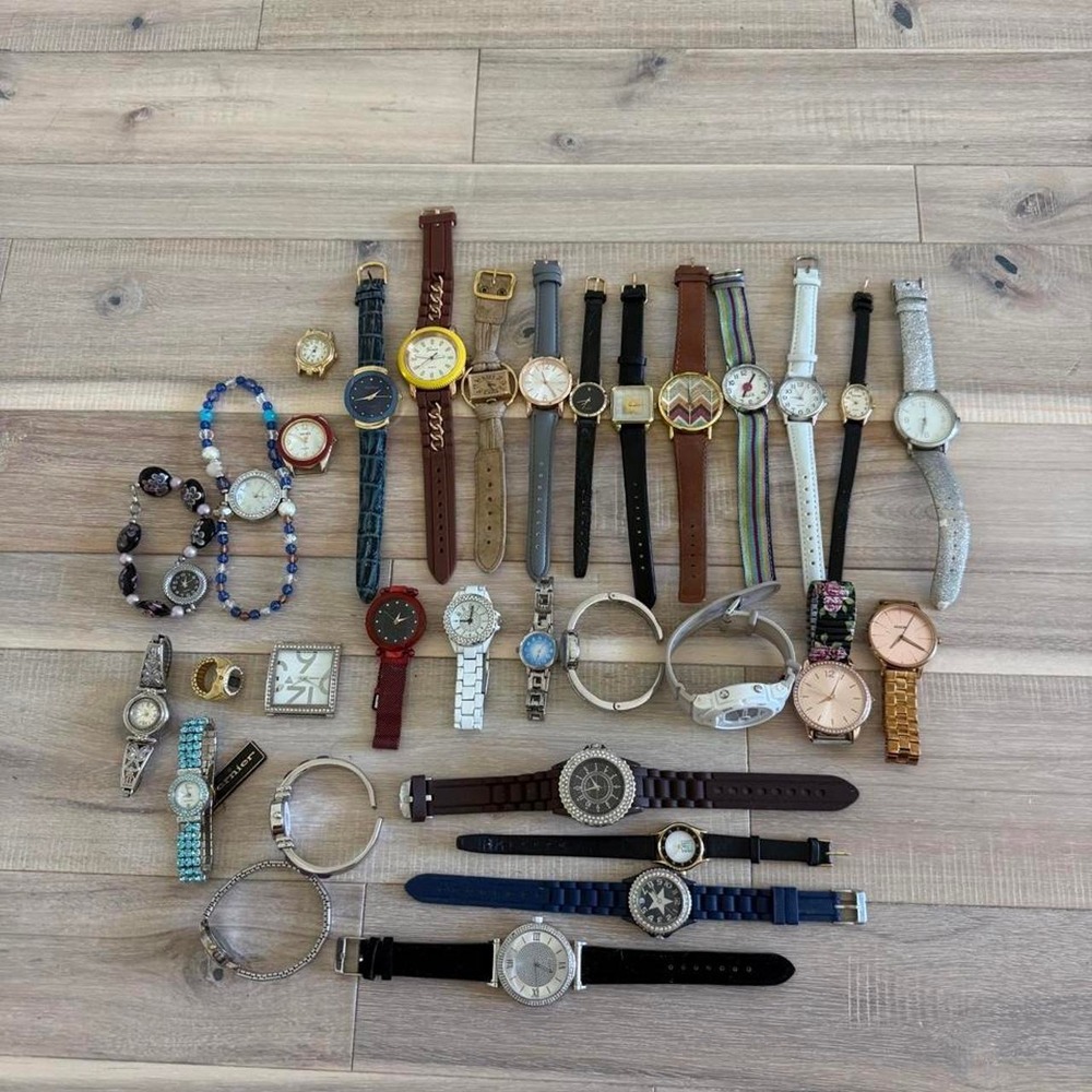 Woman's 20+ vintage watches and accessories